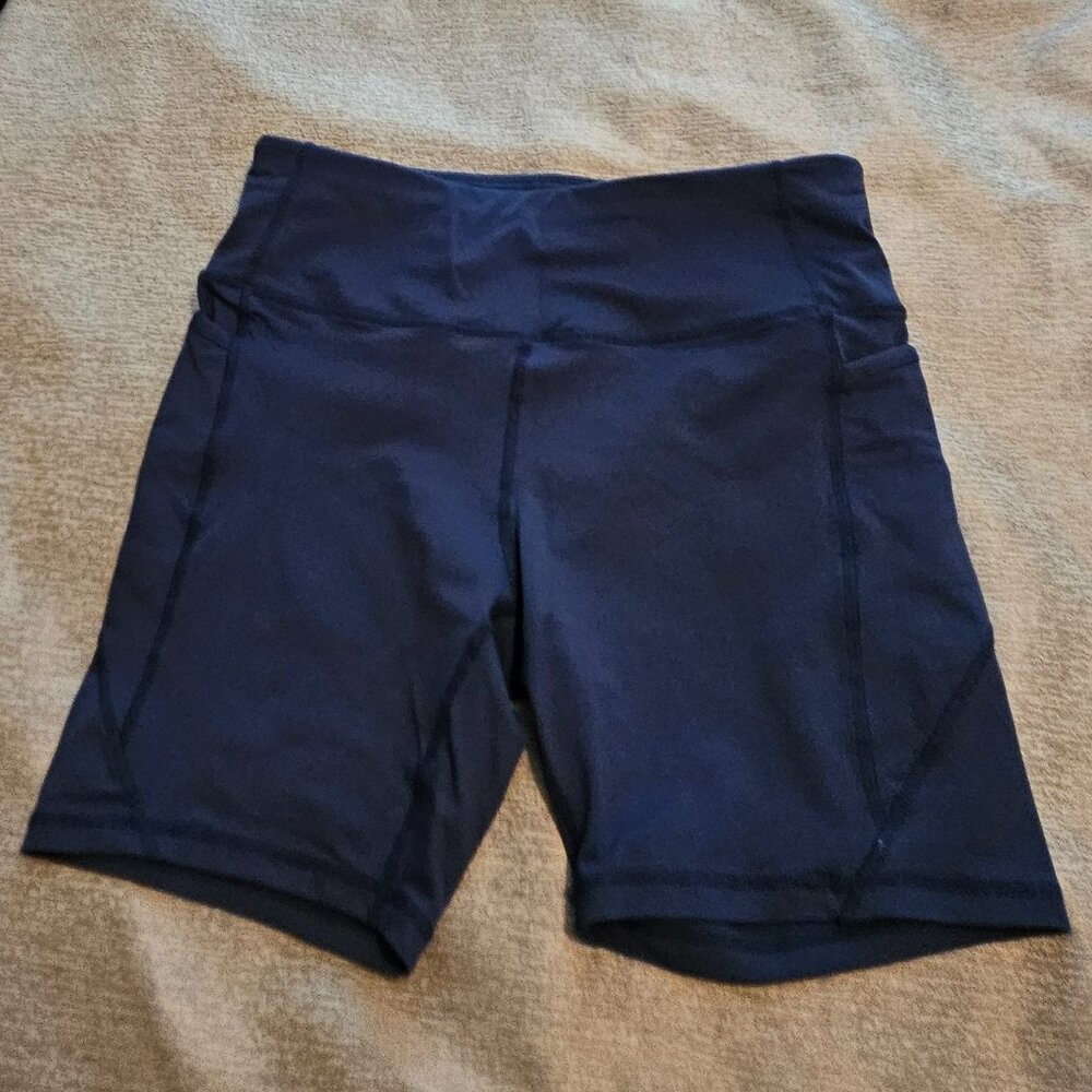 Women's Avia Biking Short Size M (8-10)